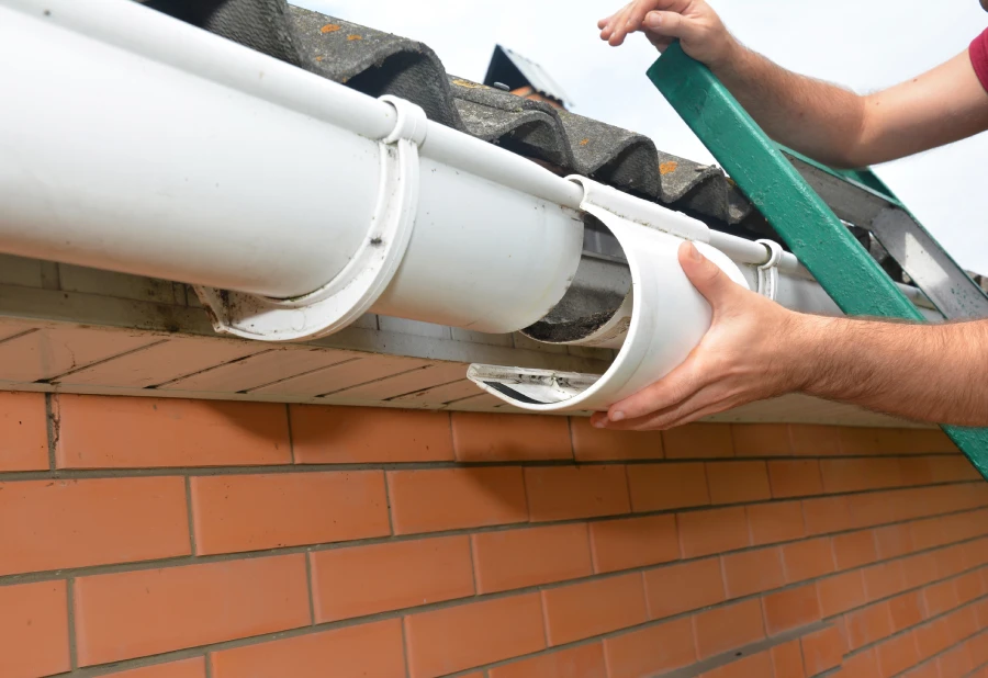 Professional Gutter Cleaner in West Hartford, CT Professional Gutter Cleaner in West Hartford, CT